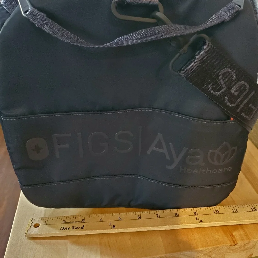 FIGS SCRUBS Midnight Blue 8 Pocket Weekender Duffle Bag Aya Healthcare New Tags